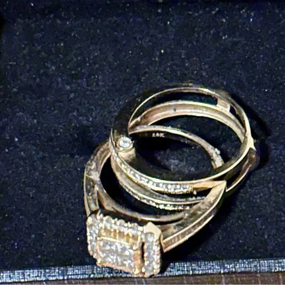 1-1/2 CT. T.W. Quad Princess-Cut Diamond Ring Frame Bridal Set in 14K Gold - Picture 5 of 5